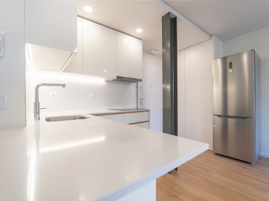 Furnished studio flat, in downtown Porto near Santa Catarina, Property for sale in Bonfim, Porto, DL35619