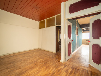 6 bedroom flat for renovation in the centre of Porto, Property for sale in Cedofeita, Santo Ildefonso, Sé, Miragaia, São Nicolau e Vitória, Porto, DL35801