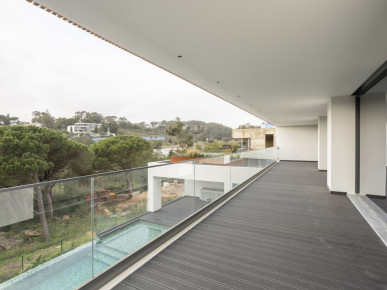 5+3 bedroom villa with swimming pool, garden and garage in Cascais, Property for sale in Alcabideche, Cascais, DL35821