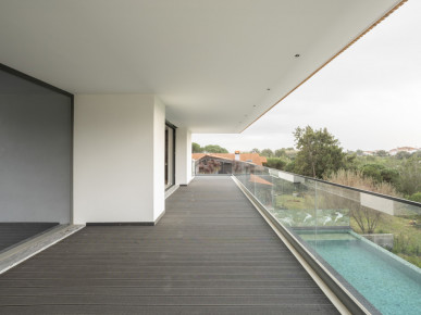 5+3 bedroom villa with swimming pool, garden and garage in Cascais, Property for sale in Alcabideche, Cascais, DL35821