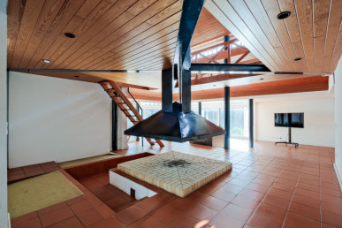 Detached 8 bedroom villa with swimming pool and private garden at Quinta da Marinha, Property for sale in Cascais e Estoril, Cascais, DL35973