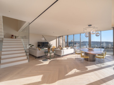 3 bedroom villa with garden and panoramic views over the Douro River, Property for sale in Campanhã, Porto, DL35977