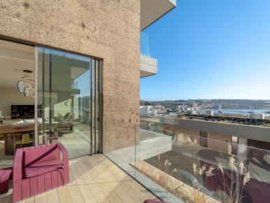 3 bedroom villa with garden and panoramic views over the Douro River, Property for sale in Campanhã, Porto, DL35977