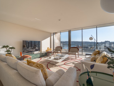3 bedroom villa with garden and panoramic views over the Douro River, Property for sale in Campanhã, Porto, DL35977