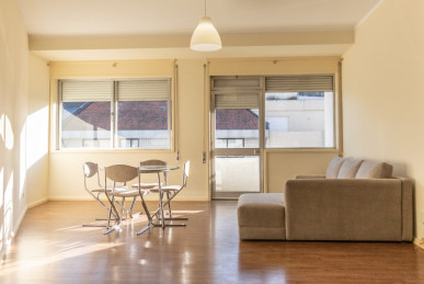 2 bedroom flat with balcony, garage, next to Casa da Música, Property for sale in Cedofeita, Santo Ildefonso, Sé, Miragaia, São Nicolau e Vitória, Porto, DL36104
