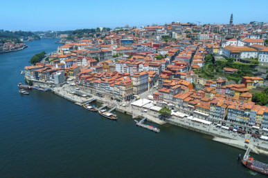 2 bedroom flat with balcony and 2 parking spaces, Property for sale in Lordelo do Ouro e Massarelos, Porto, DL36002