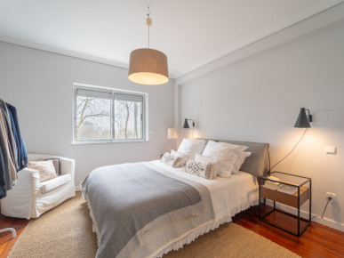 3 bedroom flat, with balcony and garage, in Foz do Douro, Property for sale in Aldoar, Foz do Douro e Nevogilde, Porto, DL36258
