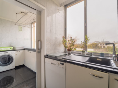 3 bedroom flat, with balcony and garage, in Foz do Douro, Property for sale in Aldoar, Foz do Douro e Nevogilde, Porto, DL36258