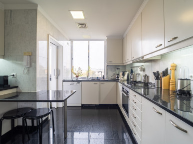 3 bedroom flat, with balcony and garage, in Foz do Douro, Property for sale in Aldoar, Foz do Douro e Nevogilde, Porto, DL36258