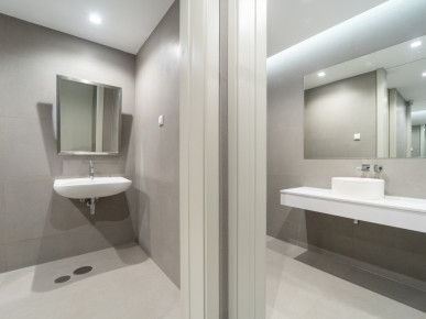 Shop with 546 m2 and garage, Senhora da Hora, Property for sale in São Mamede de Infesta e Senhora da Hora, Matosinhos, DL36340