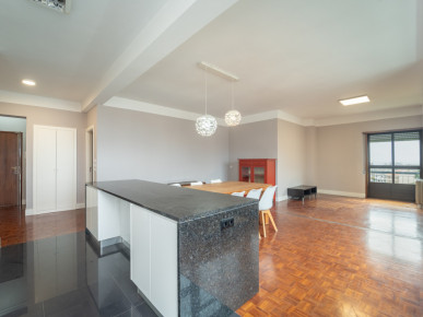 3 bedroom flat, with sea view, in Praça da Pedra Verde, Property for sale in Aldoar, Foz do Douro e Nevogilde, Porto, DL36390
