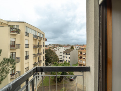 3 bedroom flat, with sea view, in Praça da Pedra Verde, Property for sale in Aldoar, Foz do Douro e Nevogilde, Porto, DL36390